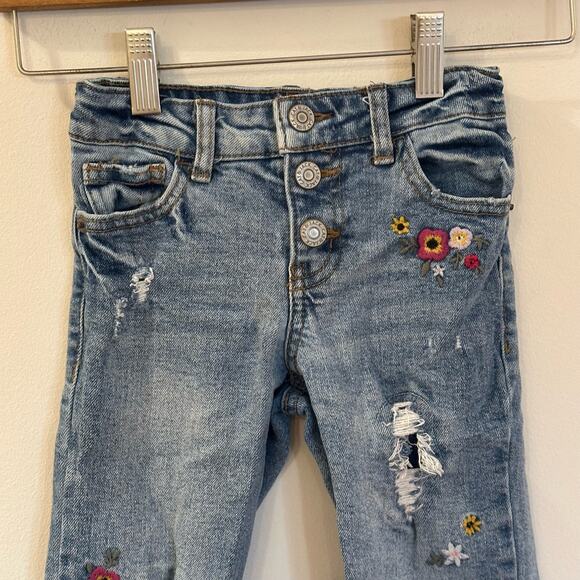 Cat & Jack Embroidered Jeans sz 5 adjustable waist tabs - Picture 2 of 9